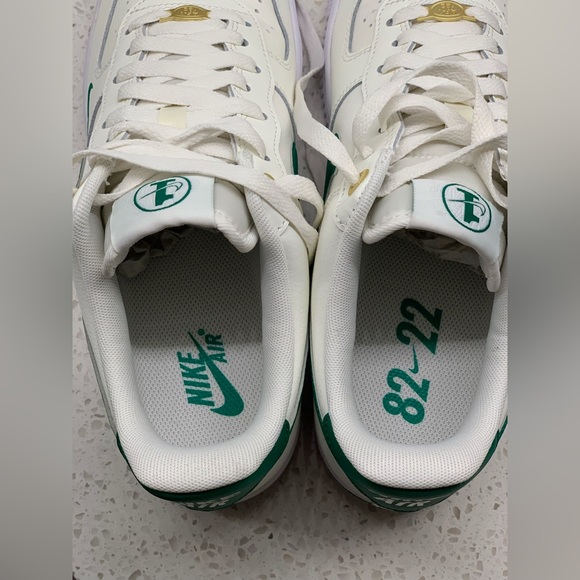 Nike Air Force 1 ‘07 green and gold men shoes - Picture 2 of 6